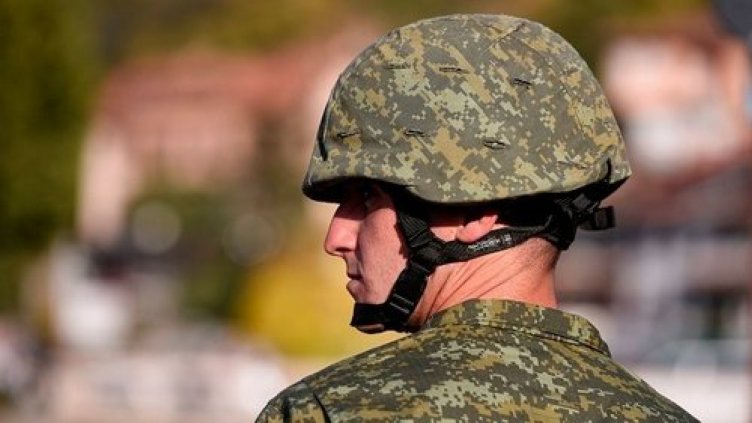 Силите на НАТО охраняват моста в Косовска Митровица  