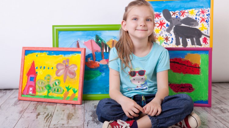 6-годишната Меги рисува в подкрепа на деца с нарушено зрение