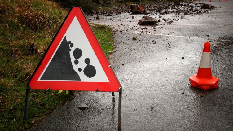 Свлачище затвори Самоковско шосе 