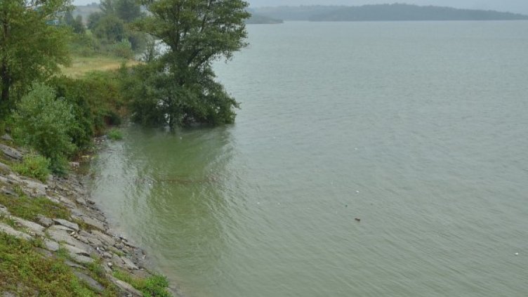 Екоинспектори установиха замътване на участък от река Въча