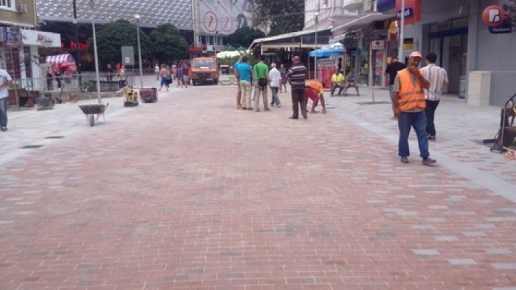 Собственици на заведения се пазарят с общината за ремонта в центъра