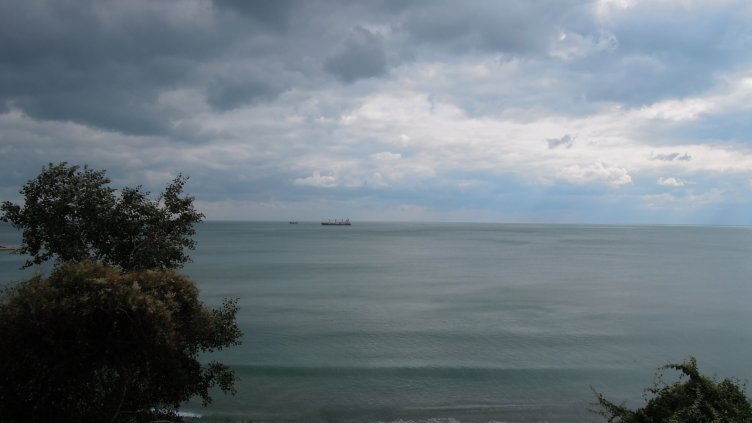 До обяд ще е облачно, следобед - слънчево