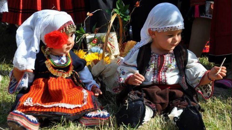 Осем състава участват във фолклорния фестивал във Варна