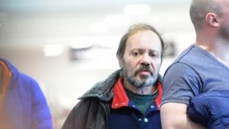 От конкурси за красота до шизофрения: Мъж тормози хубавици