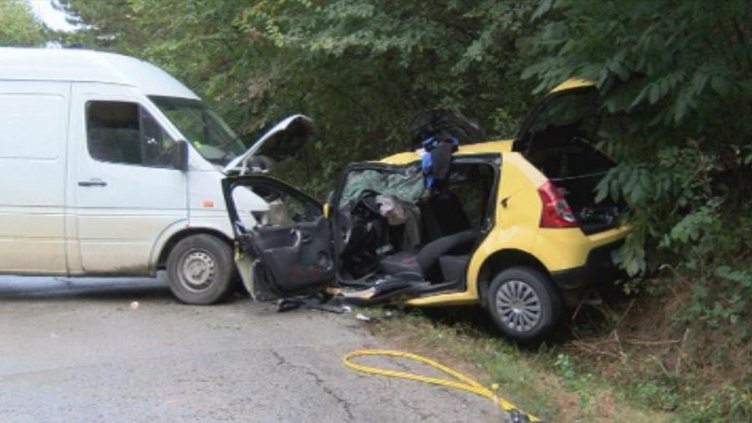 Шофьор без книжка влетя със 150 км/ч в насрещното