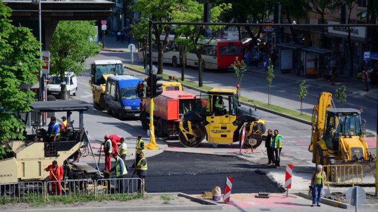 Започна асфалтирането на южното платно на бул. „Осми Приморски полк“