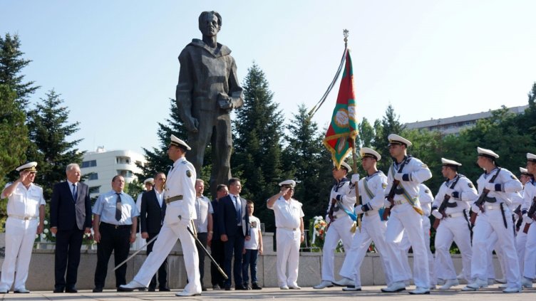 Варна почете паметта на Никола Вапцаров (СНИМКИ)