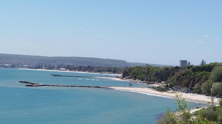 От 1 юни спасителите застъпват по варненските плажове