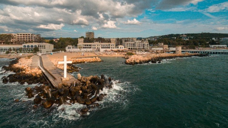 Неустоими отстъпки до 35% за лятна почивка в "Св. св. Константин и Елена" на Черен петък