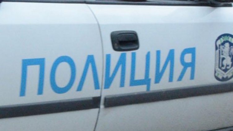 Микробус с бежанци катастрофира, изловиха ги