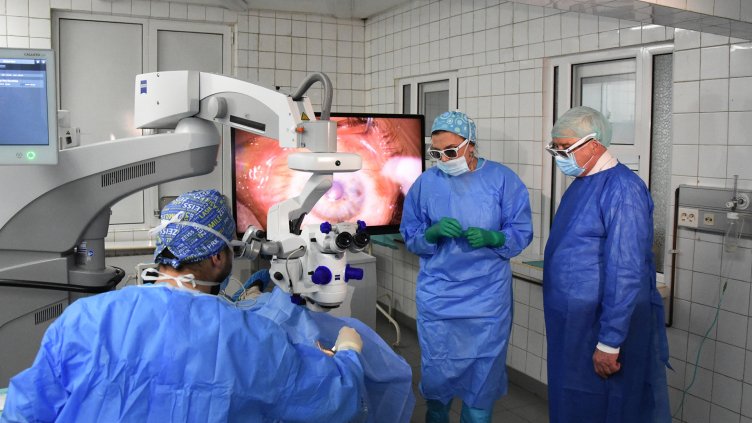 Очната болница във Варна се сдоби със супермодерен 3D микроскоп
