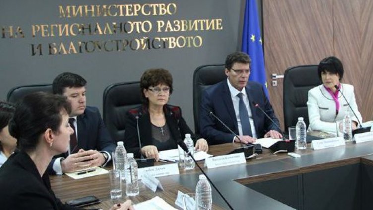 Замразяват програмата за саниране на блокове