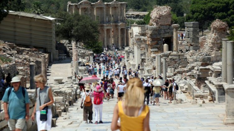 Туристите в Турция стават все повече, но харчат по-малко  