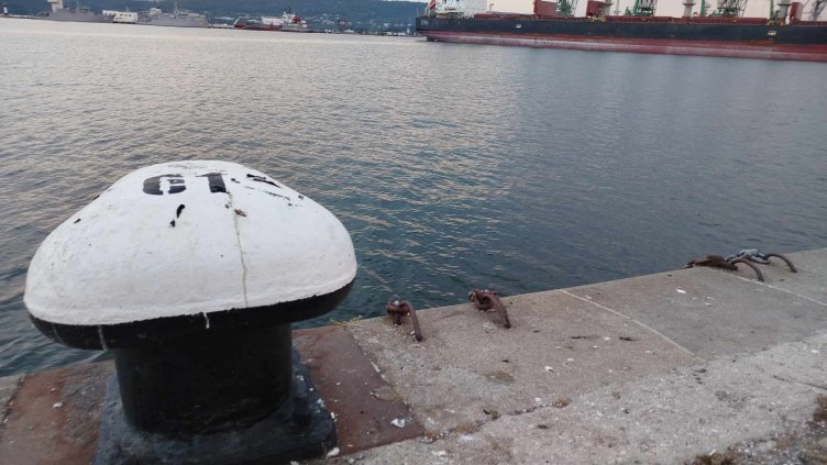 До няколко дни стават ясни данните от пробите за петното в морето край Варна