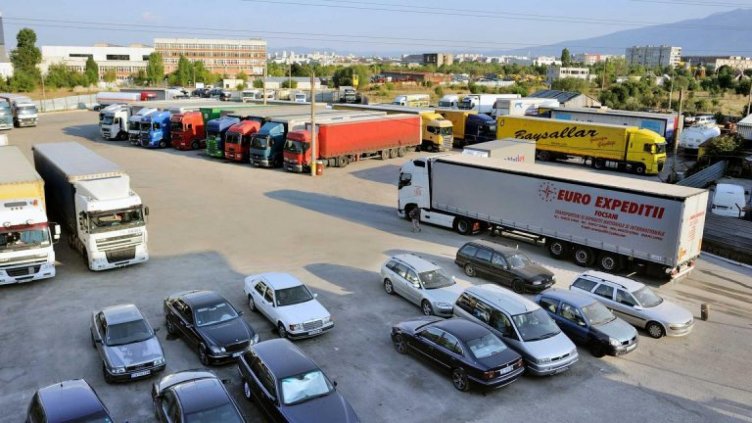 5 буферни паркинга за тирове ще спрат войната на пътя, смята експерт