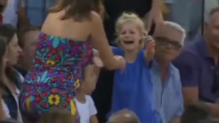 Майка прекъсна мач на Надал, загубила си детето (ВИДЕО)