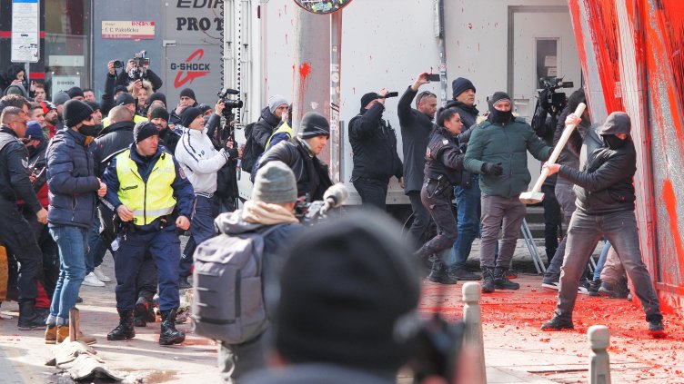 Четирима от протеста на "Възраждане" остават в ареста