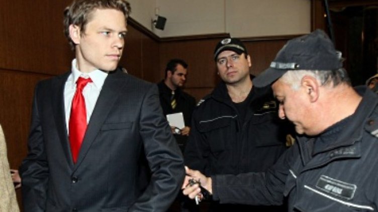 Протест срещу номинацията на убиец за човек на годината