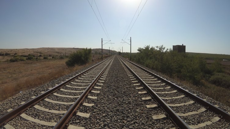 Вдигат заплатите в БДЖ