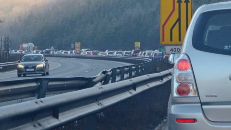 Колони от ТИР-ове на граничните пунктове, трафикът е интензивен 