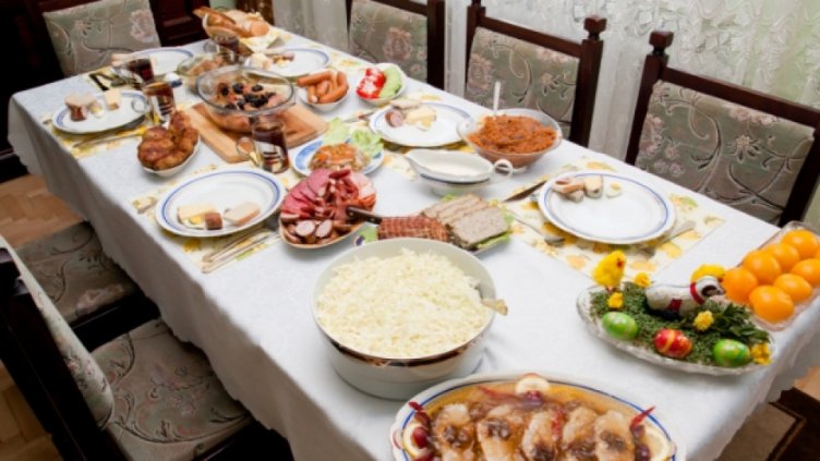 Диетолог: Преяждането по празниците води до щастие, не е проблем