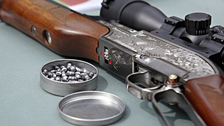 Мъж стреля по деца в Шуменско