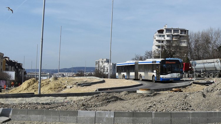 Инж. Злати Златев: Автобусите от 3 линии тръгнаха по новоизградената полудъга на бул. „Цар Освободител“ във Варна