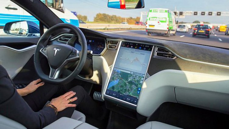Изкуствен интелект зад волана: Tesla спаси човек  