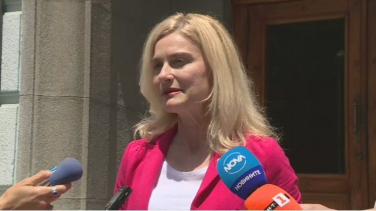 Министър Динкова: Няма риск от замърсяване на българското Черноморие