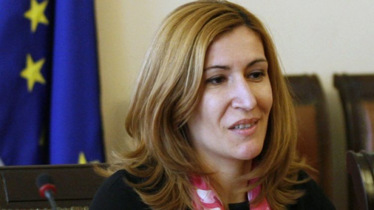 Ангелкова: Работим за облекчаване на визовия режим за руснаци