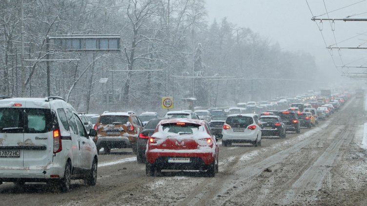 Премиерът нареди 24-часов мониторинг на пътищата