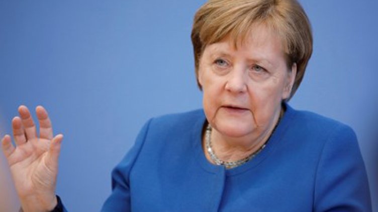 Германски политици обмислят пети мандат за Меркел