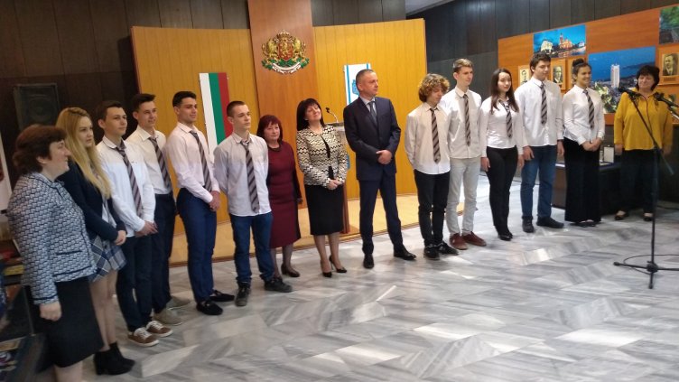 Цвета Караянчева награди учениците от МГ-Варна, спечелили конкурс на НАСА