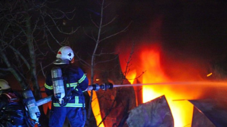 2 автомобила горяха за час в местност „Боровец“
