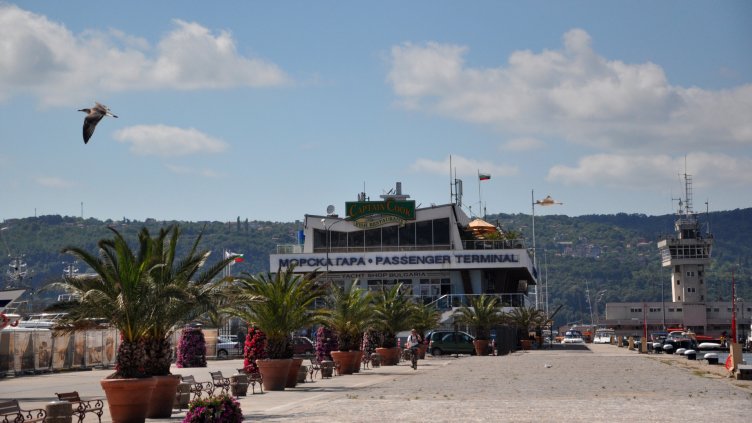 Отвориха обновената зона на Морска гара (СНИМКИ)