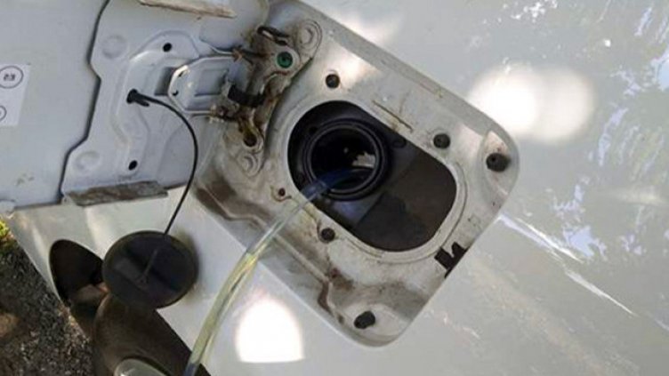 Стъпка по стъпка: Как да източим бензин от резервоара на кола с маркуч?