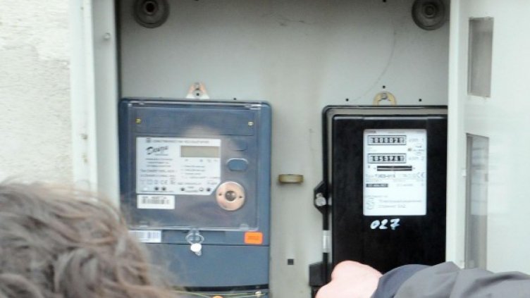 Роми обградиха екипи на ЧЕЗ, не искат нови електромери