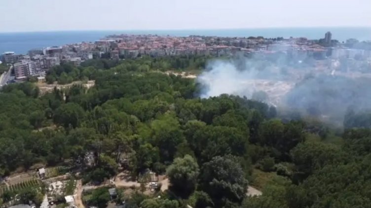 Горят защитени дюни