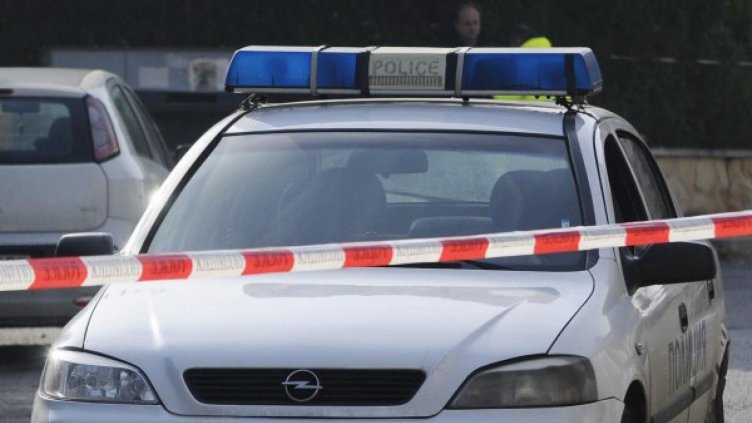 Нападнаха момиче заради мобилен телефон