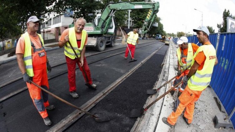 Правителството отпуска 100 млн. лв. за спешни ремонти на пътни отсечки