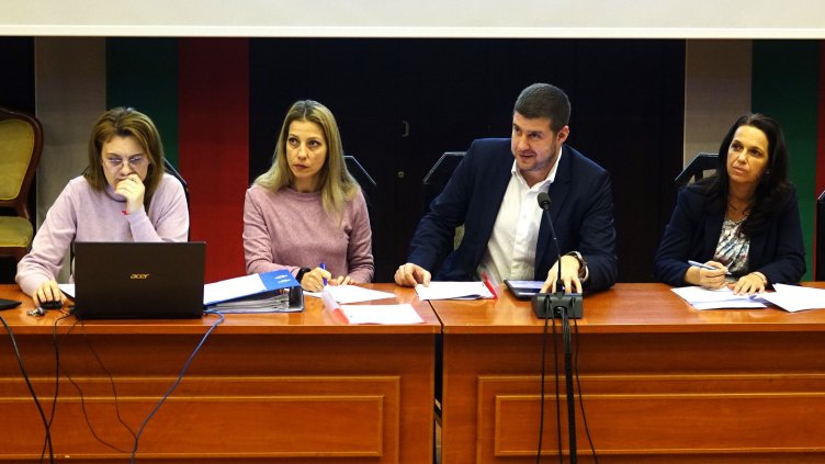 Добавят близо 400 нови адреса към системата от правила за прием на първокласници във Варна