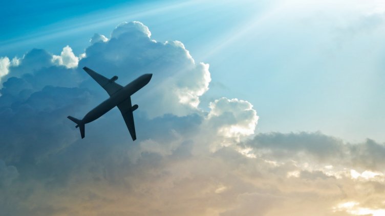 Заради дим: Самолет се върна в Лос Анджелис