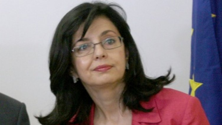 Проблемите с радикализма ще се решат и през образованието, смята Меглена Кунева