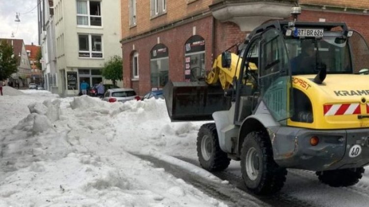 В Германия извадиха снегорините насред лято
