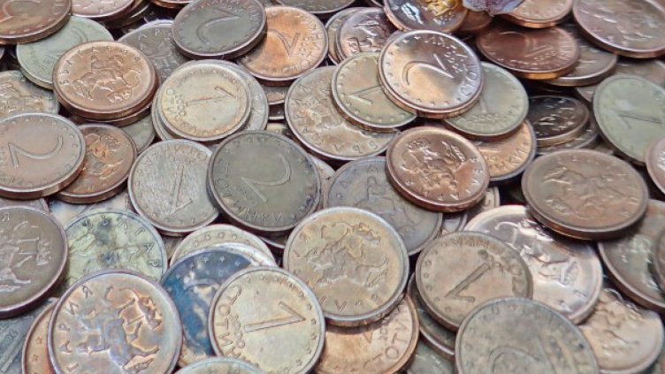 Търновец плати 446 лв. данък с... жълти стотинки