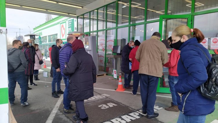 Финтират локдауна! Големи спортни и строителни магазини с клиентски схеми