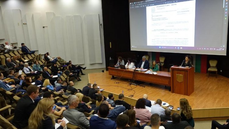 Отложиха приемането на отчета на ДКС заради съмнения за злоупотреби