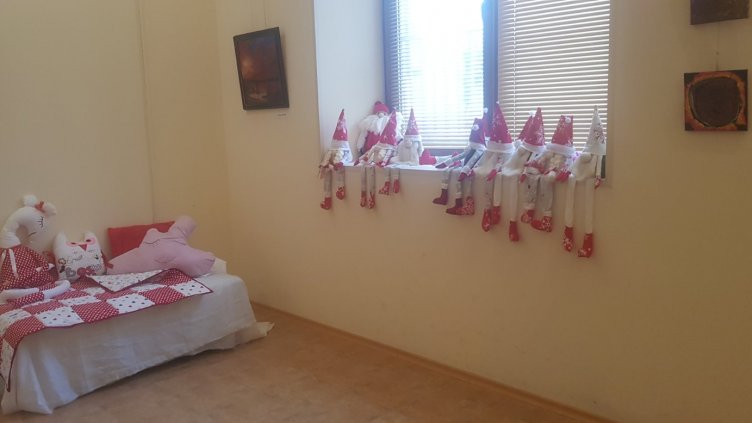 Коледен базар в подкрепа на талантливите деца стартира в художествената галерия на Каварна