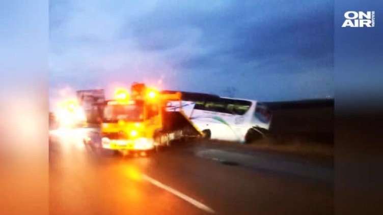 Дрогиран водач обърна автобус с 20 пътници на АМ "Тракия"