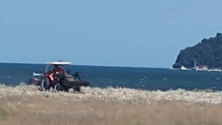 Екоинспекцията проверява сигнал за разорана дюна на Аспаруховия плаж